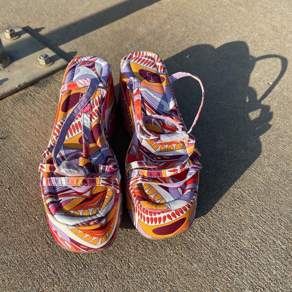 Sandals - Picture 2 of 2